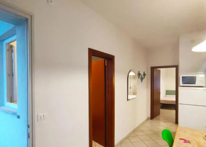 Bright And Comfortable In Apartment *